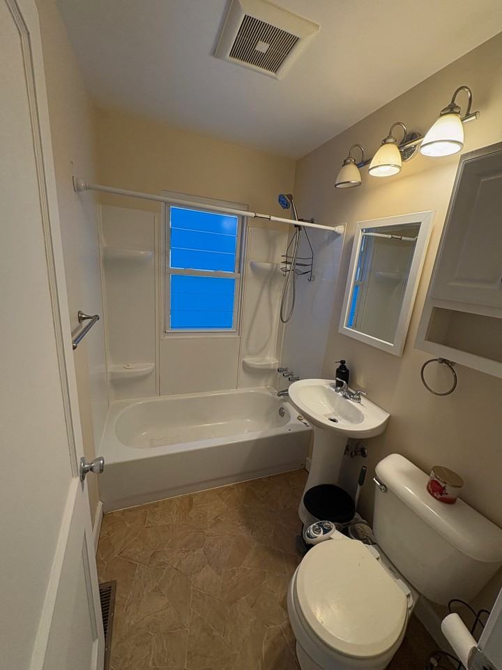 1244 W Marietta St #1 - Photo 3 of 6