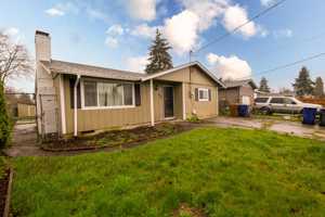 featured image of 938 E 65th St #1