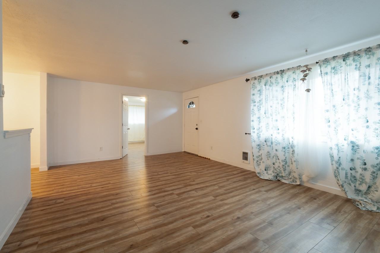 938 E 65th St #1 - Photo 4 of 20