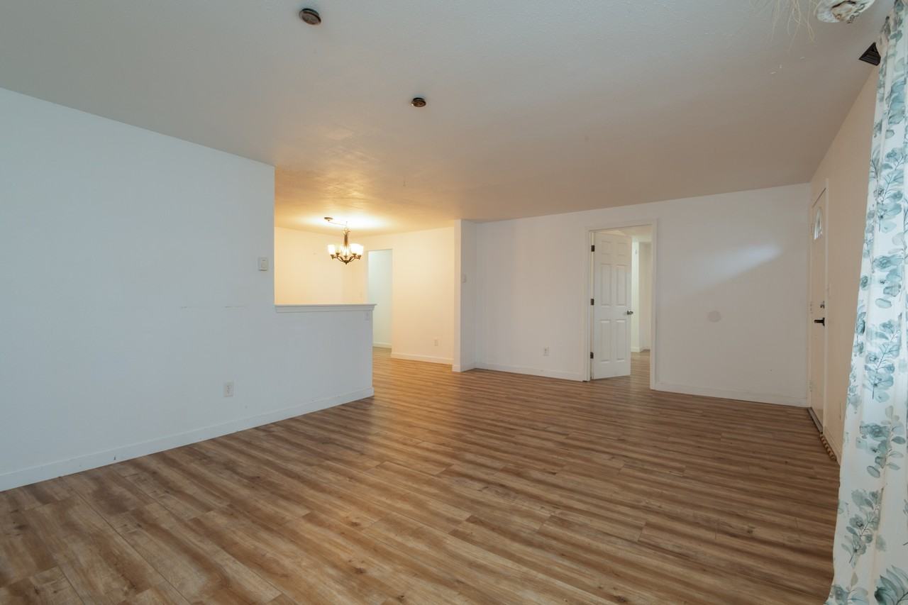 938 E 65th St #1 - Photo 5 of 20