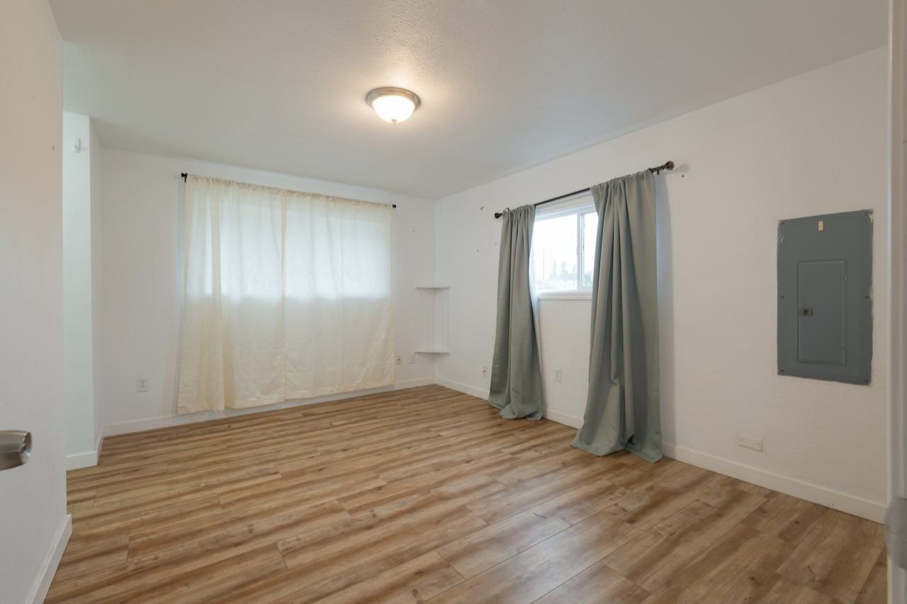 938 E 65th St #1 - Photo 6 of 20