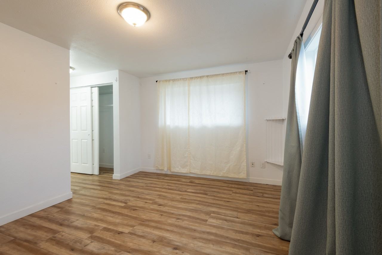 938 E 65th St #1 - Photo 7 of 20