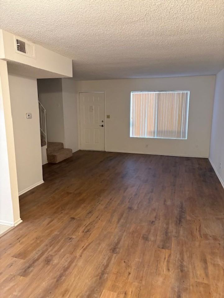 123 - Thompson Ave Apts - Photo 3 of 18