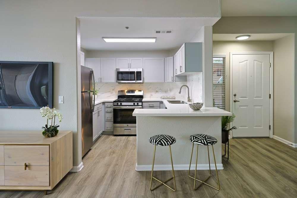 390 Paseo Camarillo - Photo 7 of 44