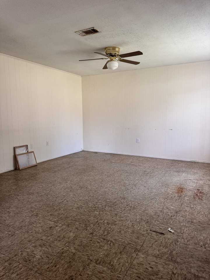 1702 62nd Ave #1 - Photo 3 of 5