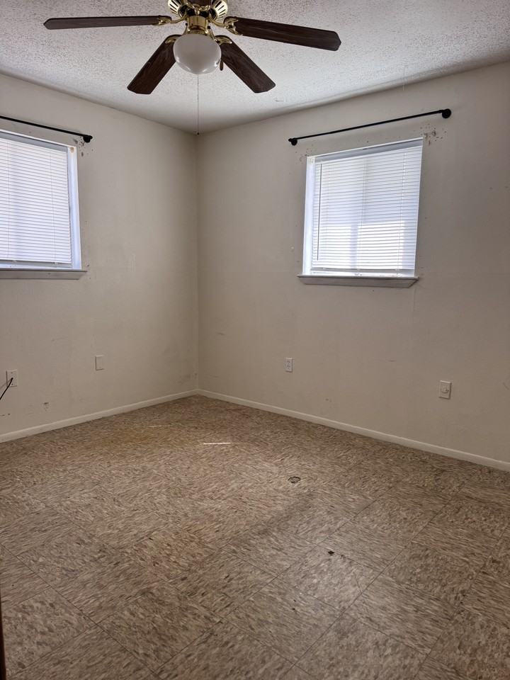 1702 62nd Ave #1 - Photo 4 of 5