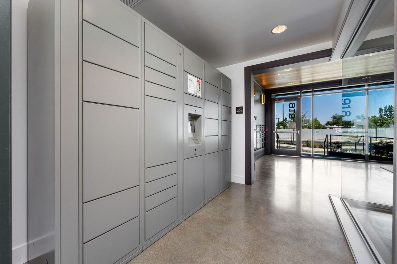 918 at Eastchester - Photo 3 of 50