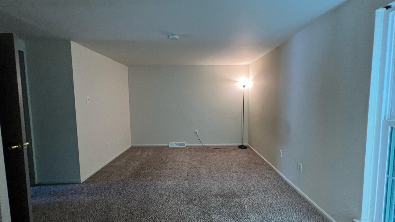 744 Summit Chase Dr #1 - Photo 3 of 25