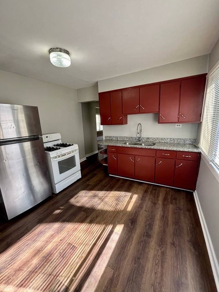 1112 Weller Ave #1 - Photo 3 of 9