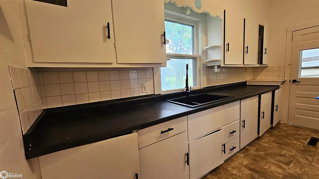 107 E Vest St #1 - Photo 4 of 13