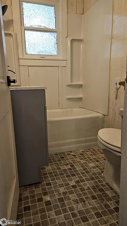 107 E Vest St #1 - Photo 5 of 13