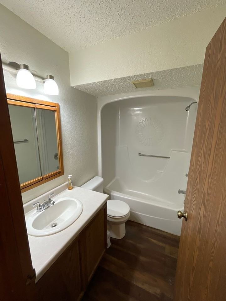 NP Apartments - Photo 6 of 11