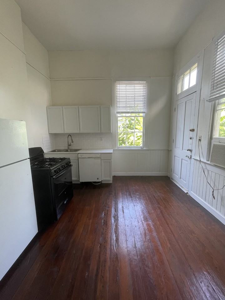 4907 Camp St #B - Photo 2 of 9