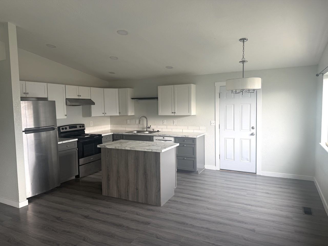 3406 S Florida Ave #1 - Photo 4 of 10