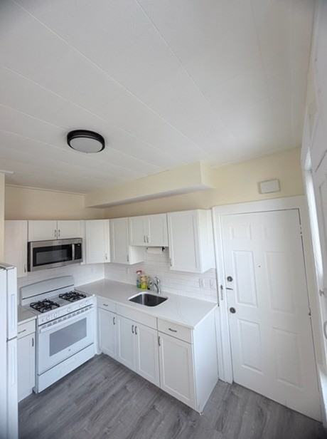 252 River Dr #1 - Photo 3 of 8