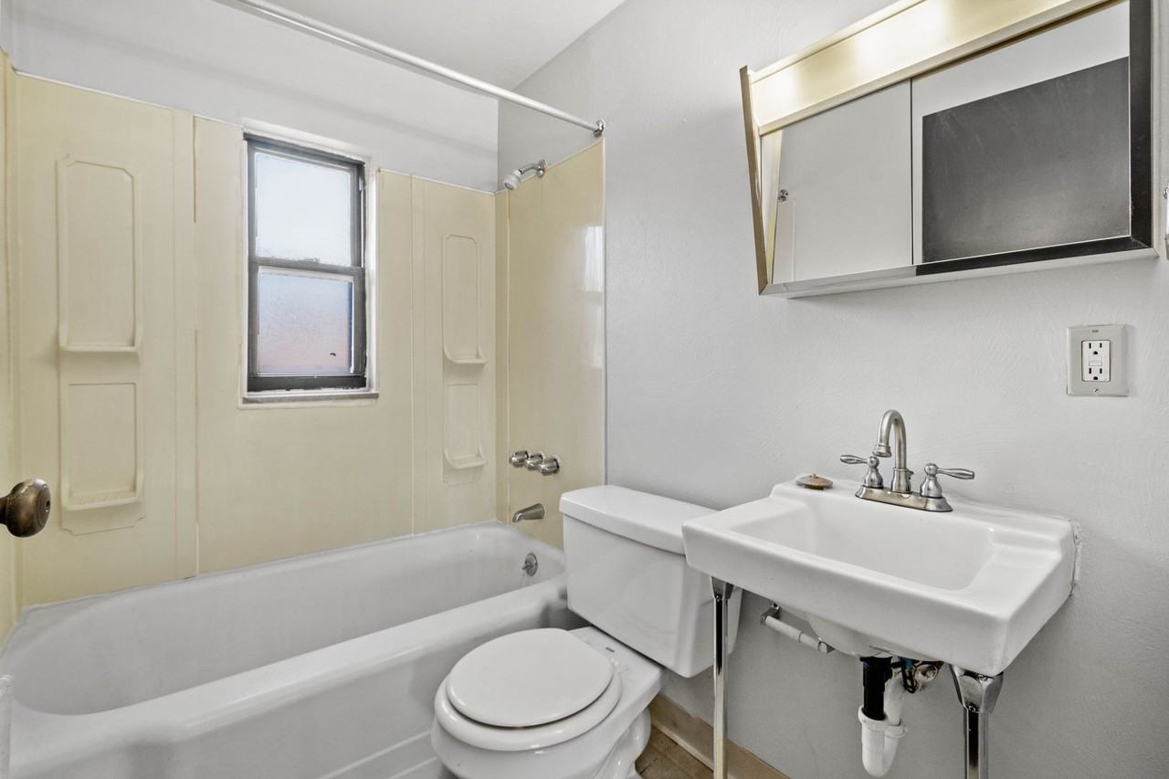 21-62 Melvin Court (Melvin Court Complex) - Photo 2 of 21