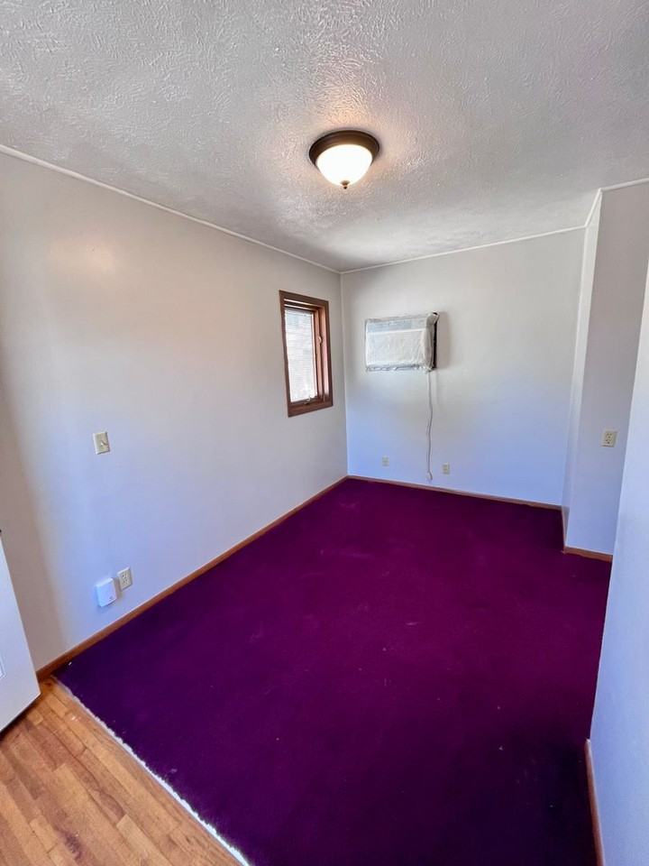614 8th Ave - Photo 2 of 6