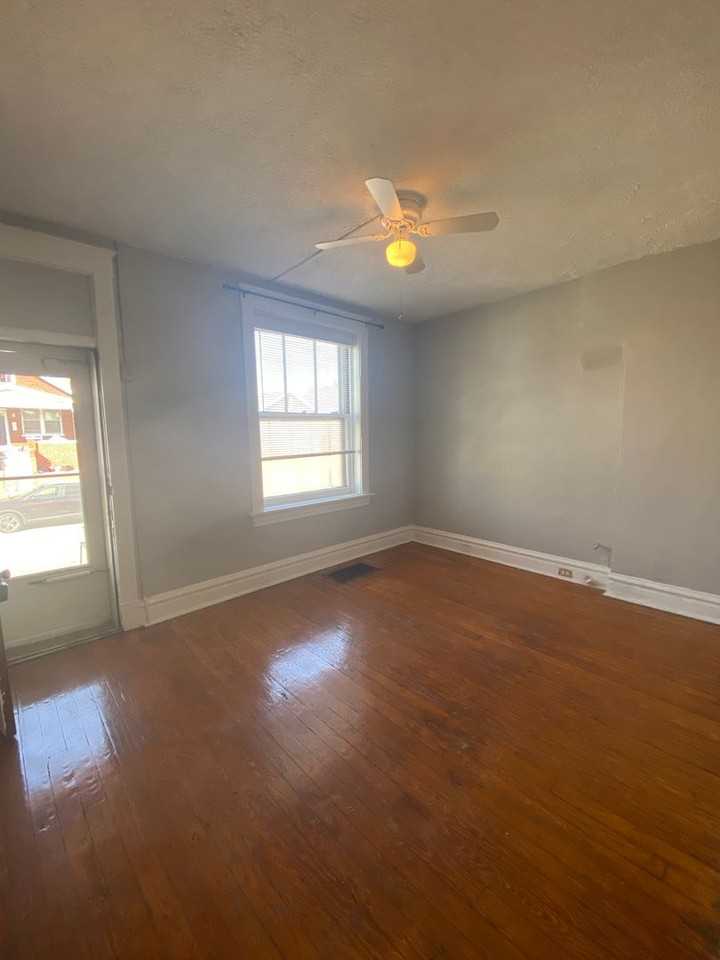 4428 Ellenwood Ave - Photo 3 of 17