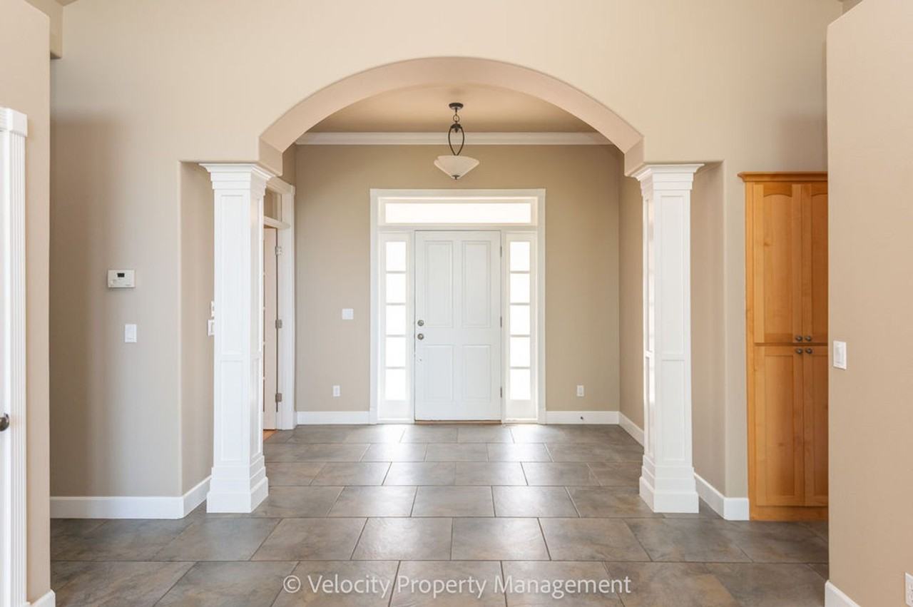 3334 Nw Bungalow Dr - Photo 2 of 29