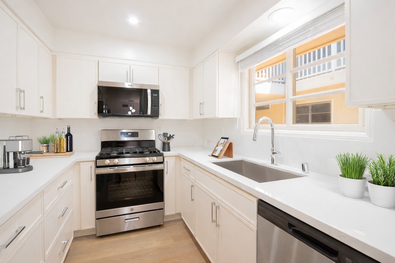 1134 26th St - Photo 5 of 5