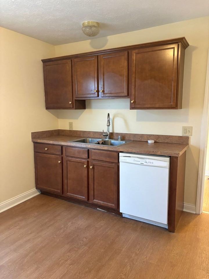 624 Addison Ave - Photo 2 of 5