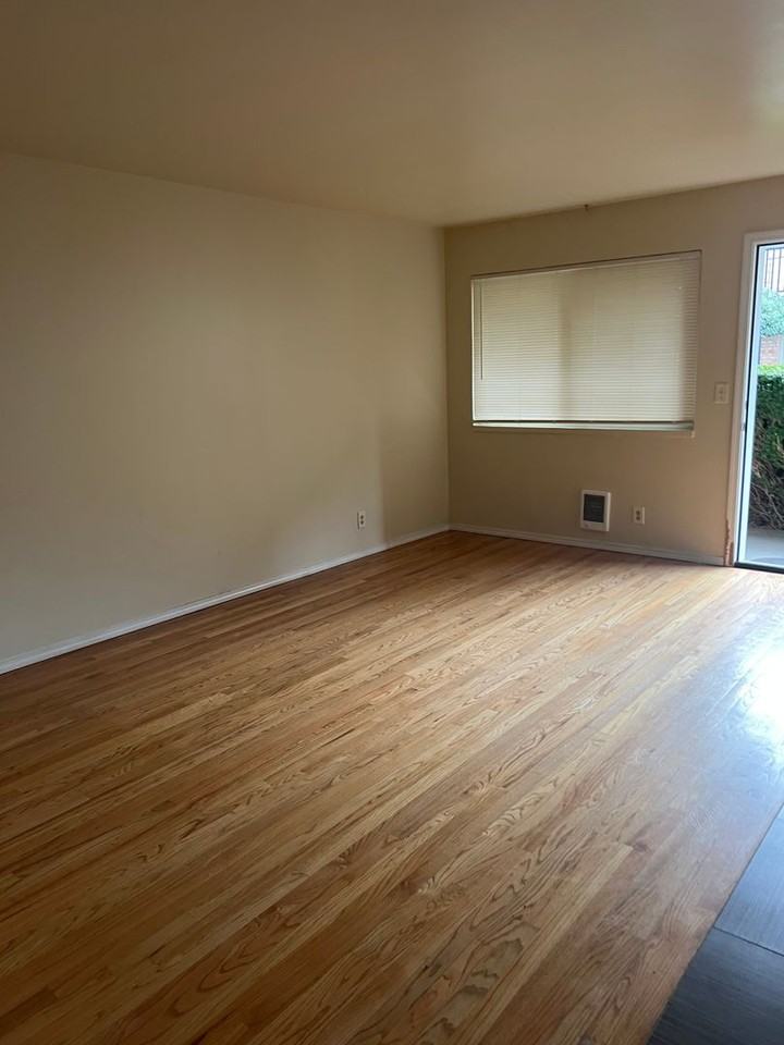 The Thunderbird Apartments - Photo 6 of 12