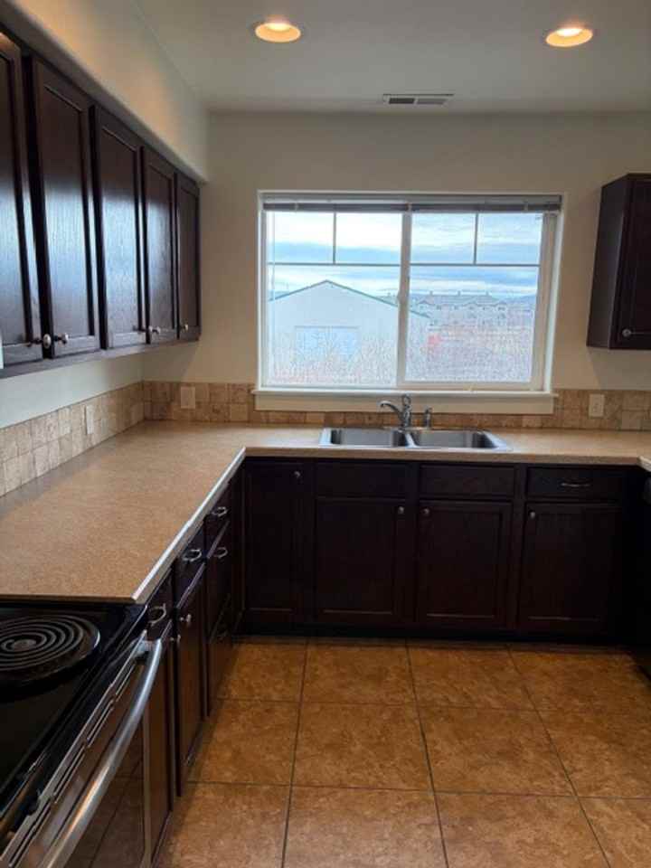 5625 Saxon Way - Photo 6 of 31