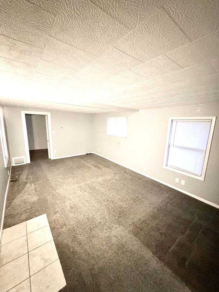 1720 S Wheeler St - Photo 2 of 10