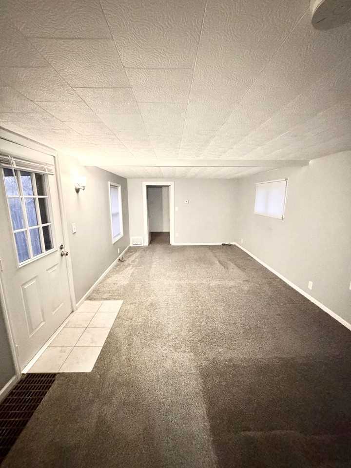 1720 S Wheeler St - Photo 3 of 10