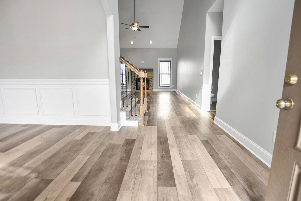 100 David Keith Ln - Photo 2 of 27