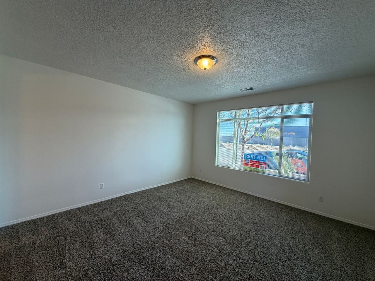 5691 University Blvd Se - Photo 5 of 39