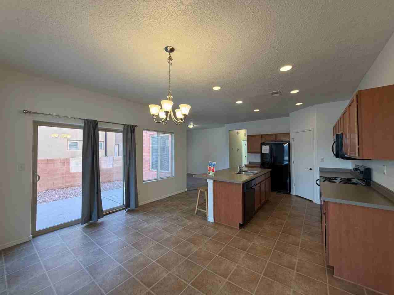 5691 University Blvd Se - Photo 7 of 39