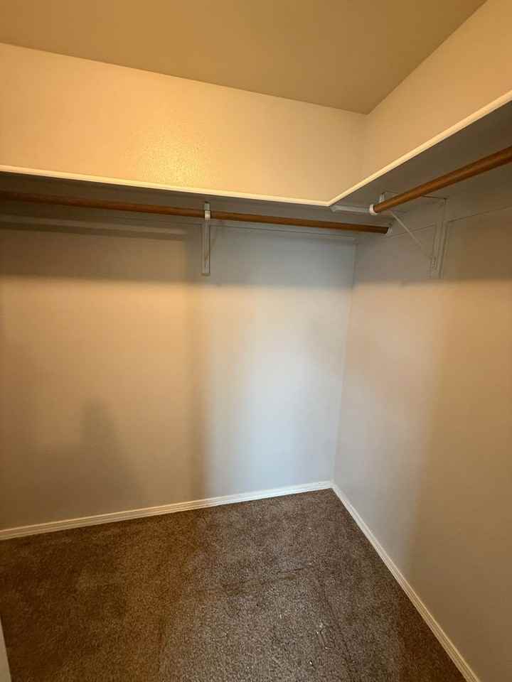 1936 W Crown Pointe Ave - Photo 3 of 8