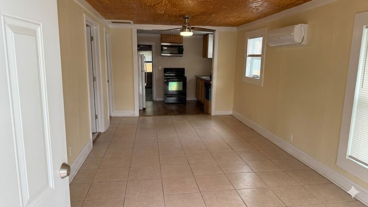 2408 Gordon St - Photo 7 of 14