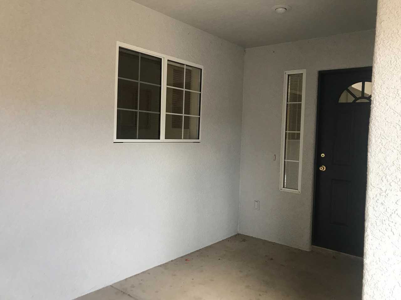 642 S 8th St #402 - Photo 2 of 8