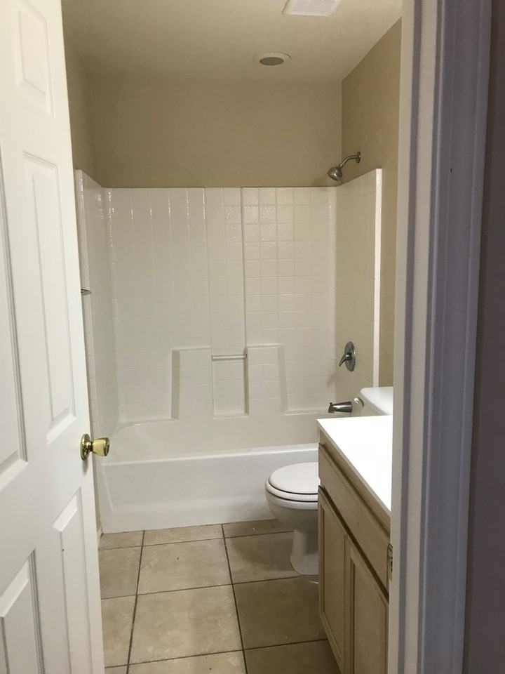 642 S 8th St #402 - Photo 7 of 8