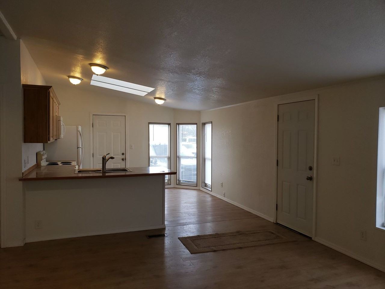 8946 N Neufeld Rd - Photo 2 of 17