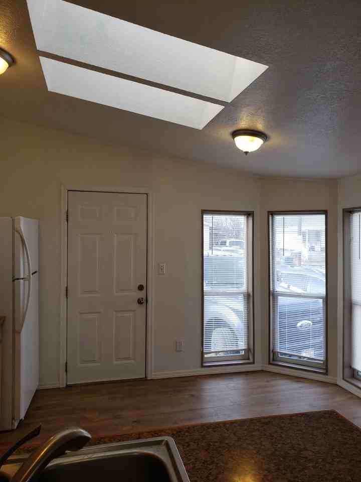 8946 N Neufeld Rd - Photo 3 of 17