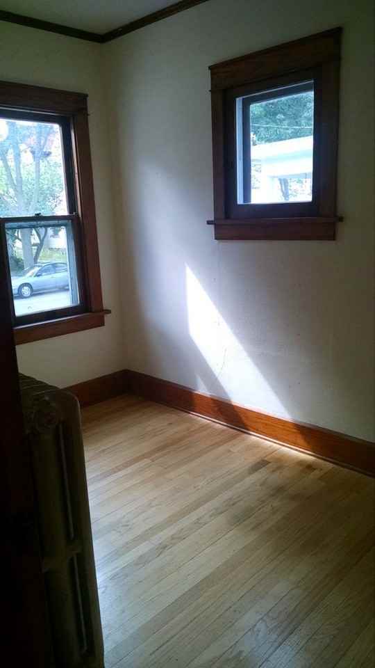 241 Dunning St - Photo 5 of 18