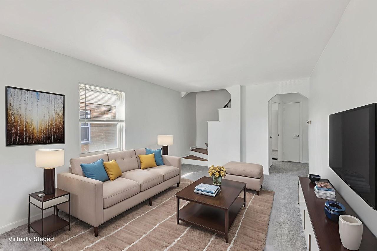 1216 Groesbeck Rd - Photo 3 of 17