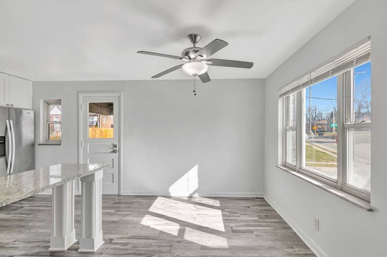 1216 Groesbeck Rd - Photo 5 of 17