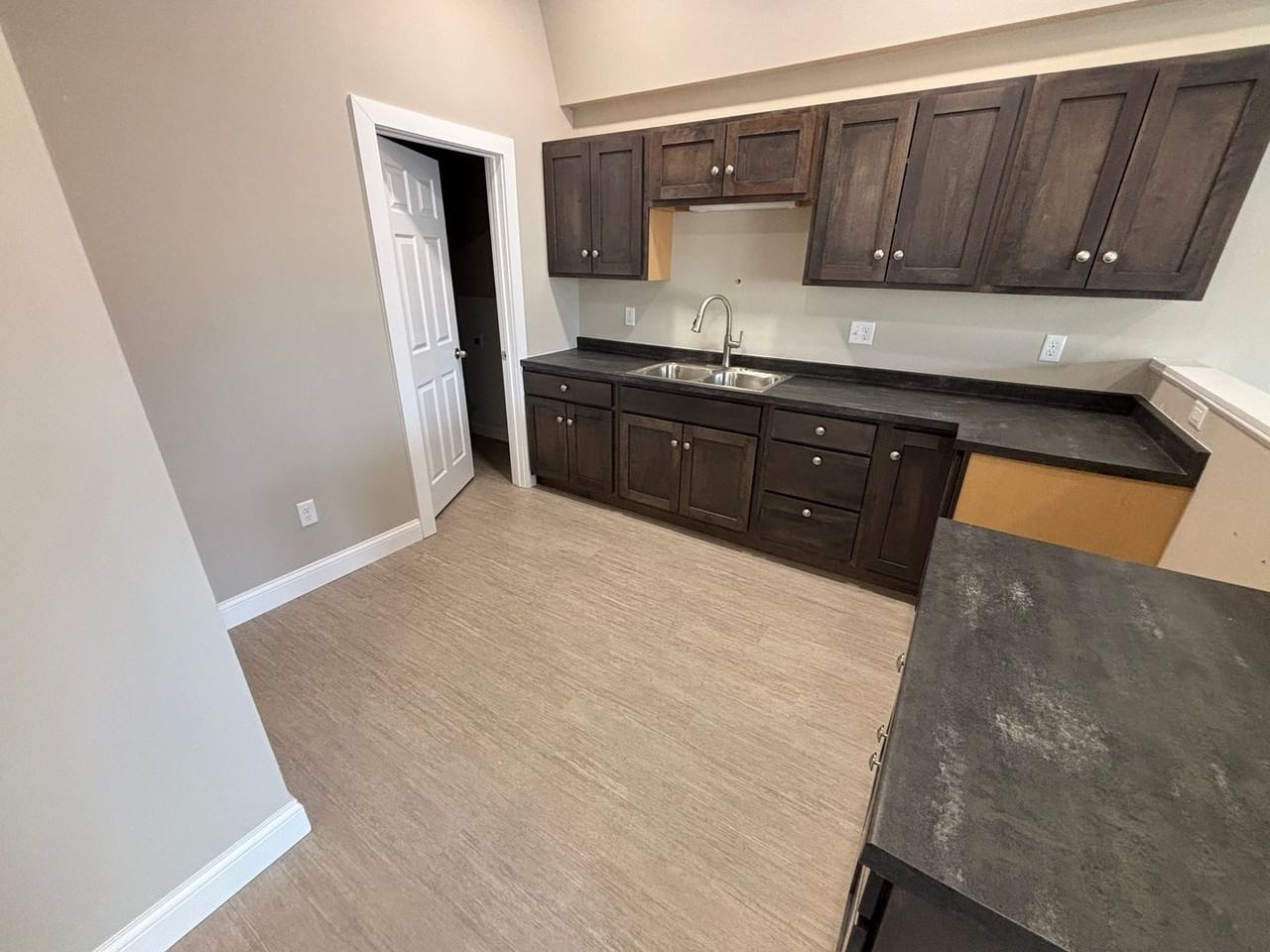 1539 - Photo 3 of 10