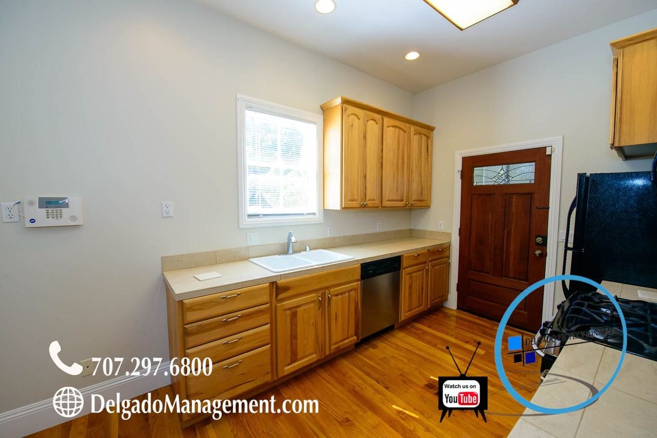 1017 Marin St - Photo 5 of 10