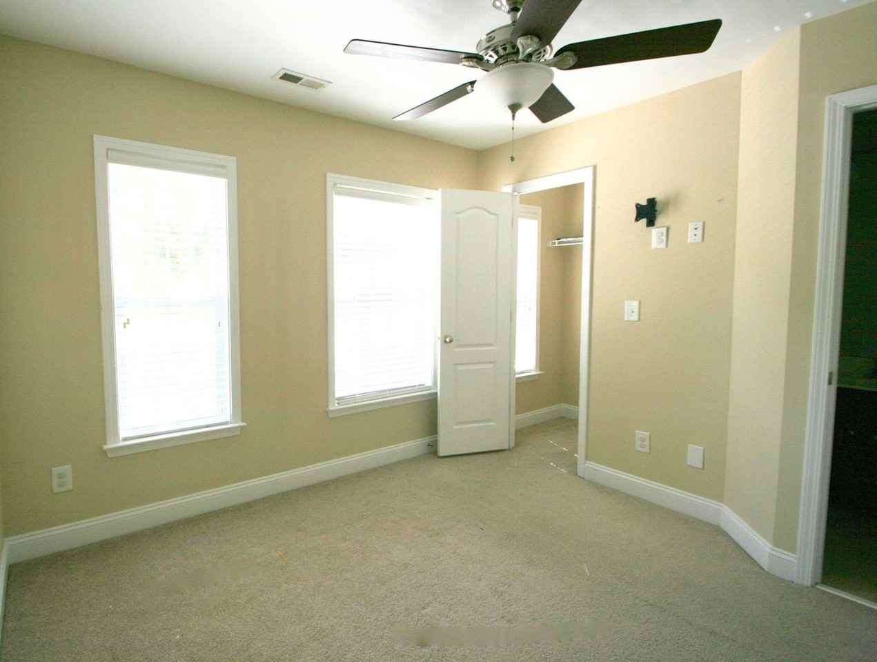 465 Hurston Cir - Photo 6 of 14