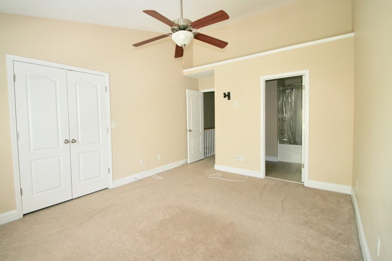 465 Hurston Cir - Photo 7 of 14