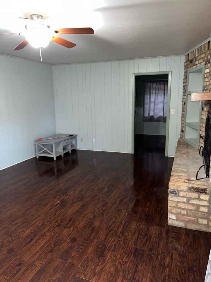 1030 Manor Pl - Photo 3 of 12