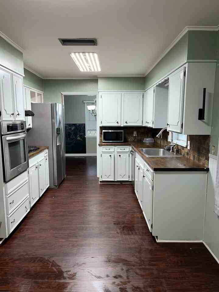 1030 Manor Pl - Photo 4 of 12