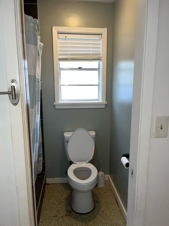 1030 Manor Pl - Photo 7 of 12