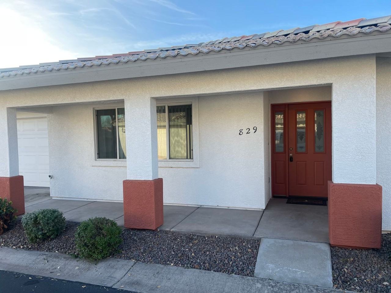 829 E Kathy Ct - Photo 2 of 14