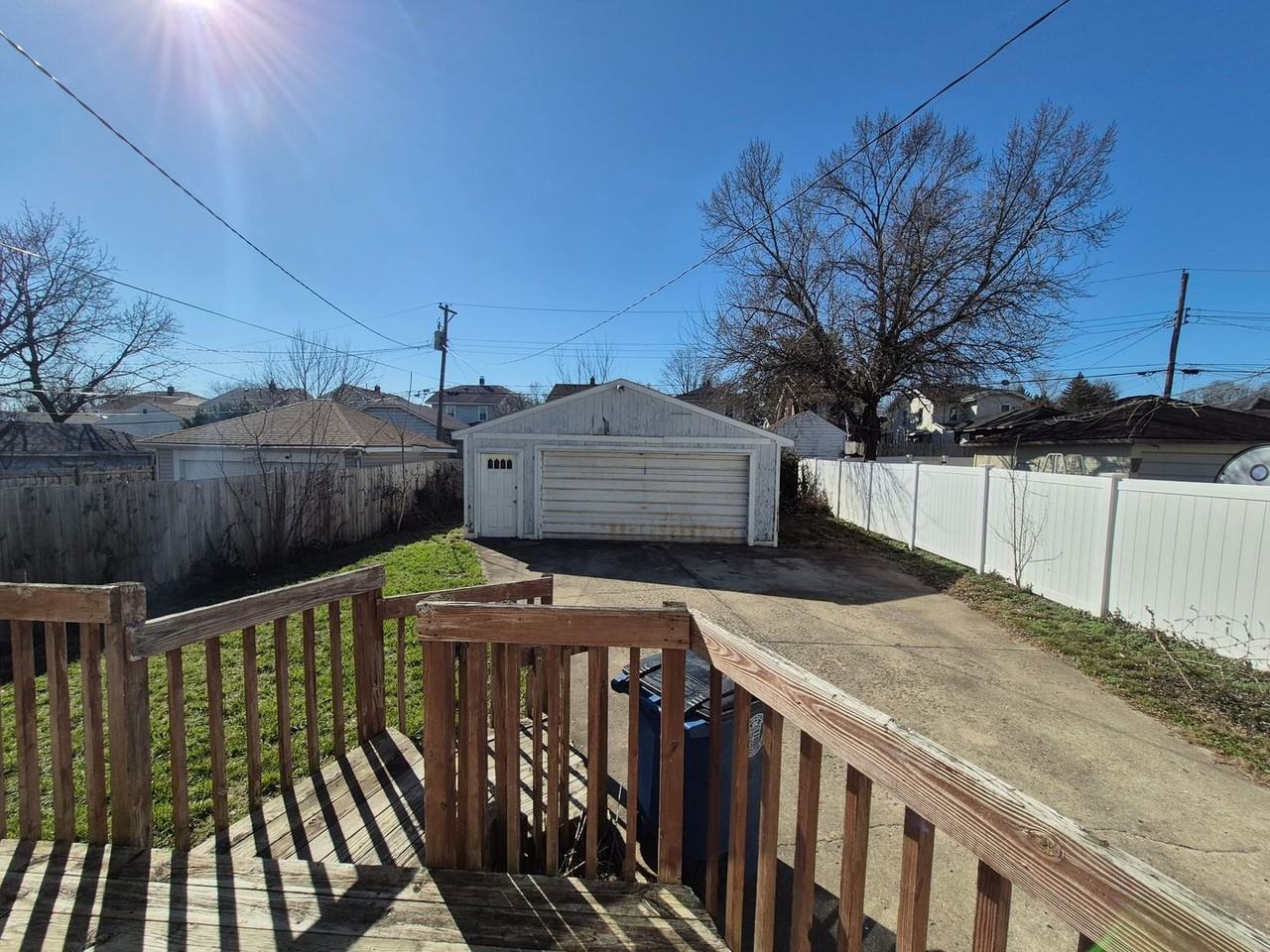 412 Knecht Dr - Photo 2 of 16